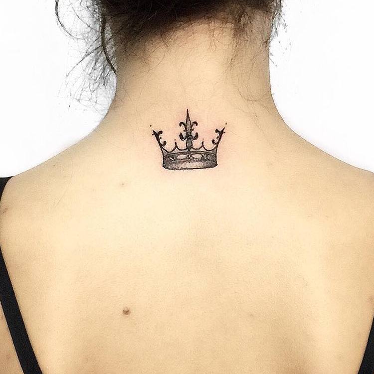 Красивые короны тату для девушек