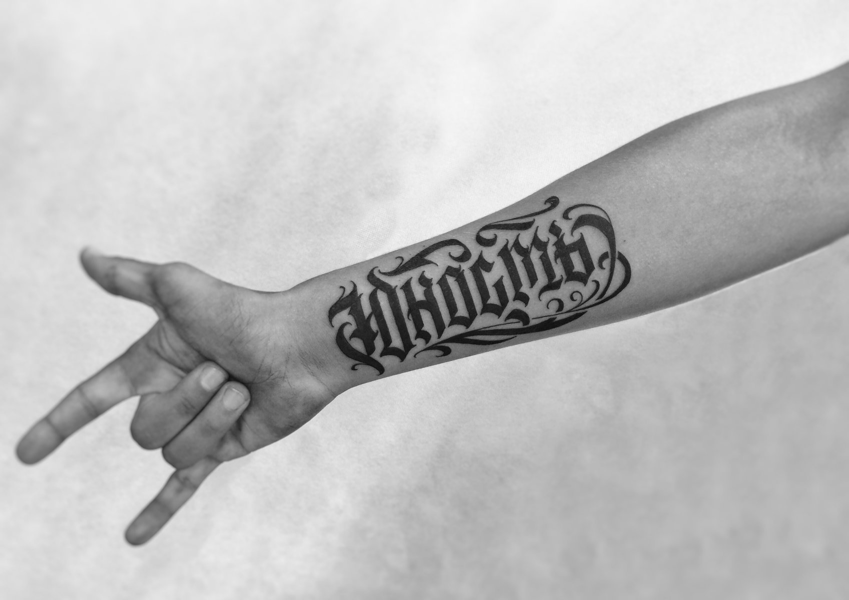 Мужские татуировки на руке и их значение: на запястье, плече, кисти, пальцах, бицепсе, предплечье, локте, ладони. идеи мужских татуировок на руках: эскизы, рисунки