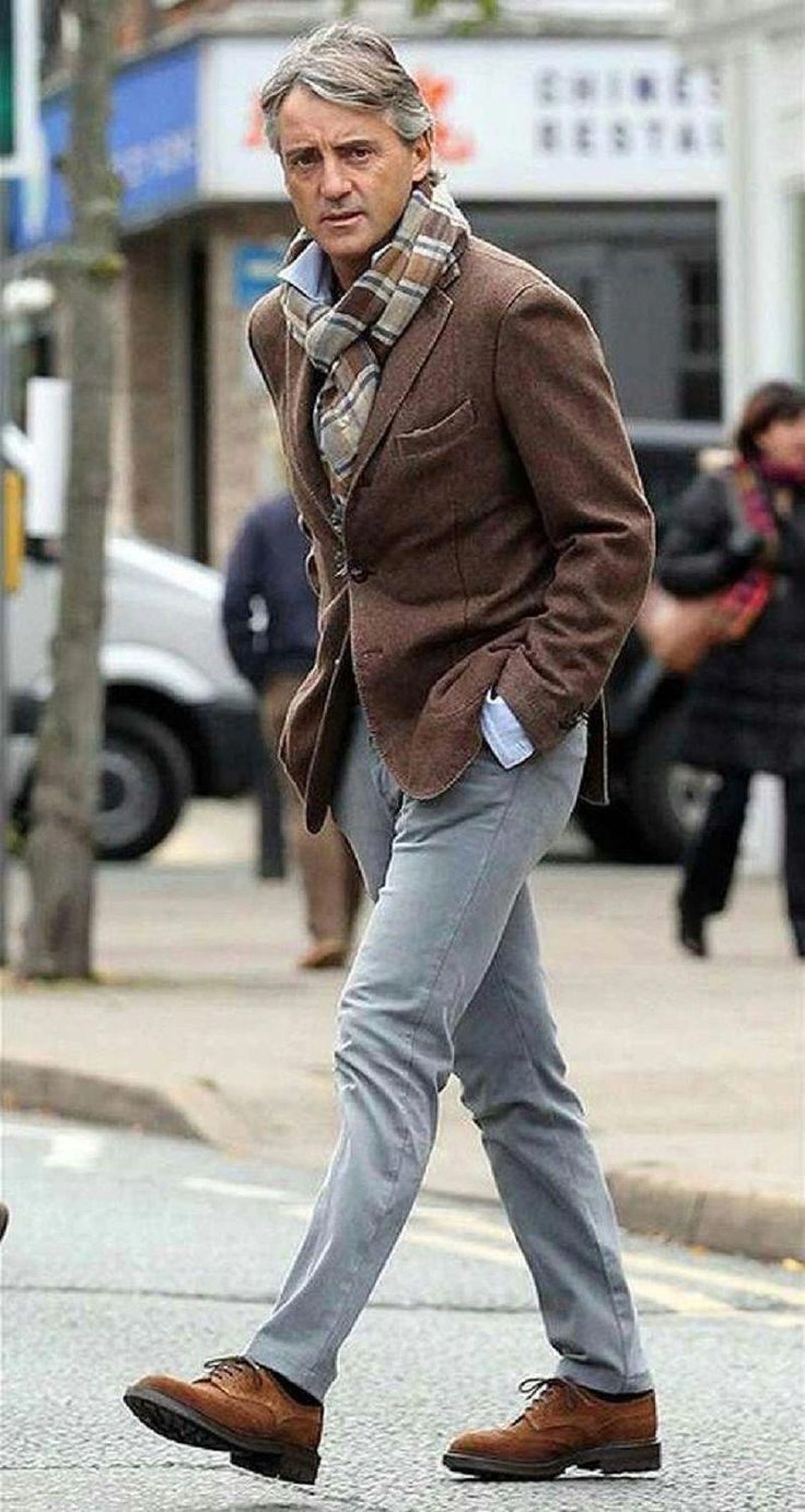 Как одеваться мужчине в 50 лет. Роберто Манчини стиль Кэжуал. Дэниел Крейг пиджак. Дэниел Крейг стильный. Мужской стиль.
