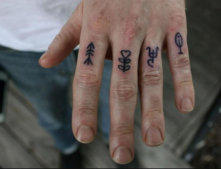 Иероглифы на пальцах