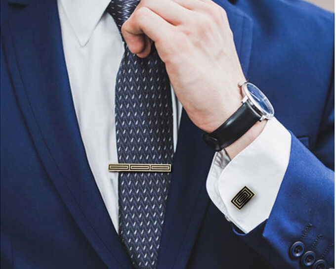 Заколка для галстука или зажим - как правильно называется и с чем его носить, фото