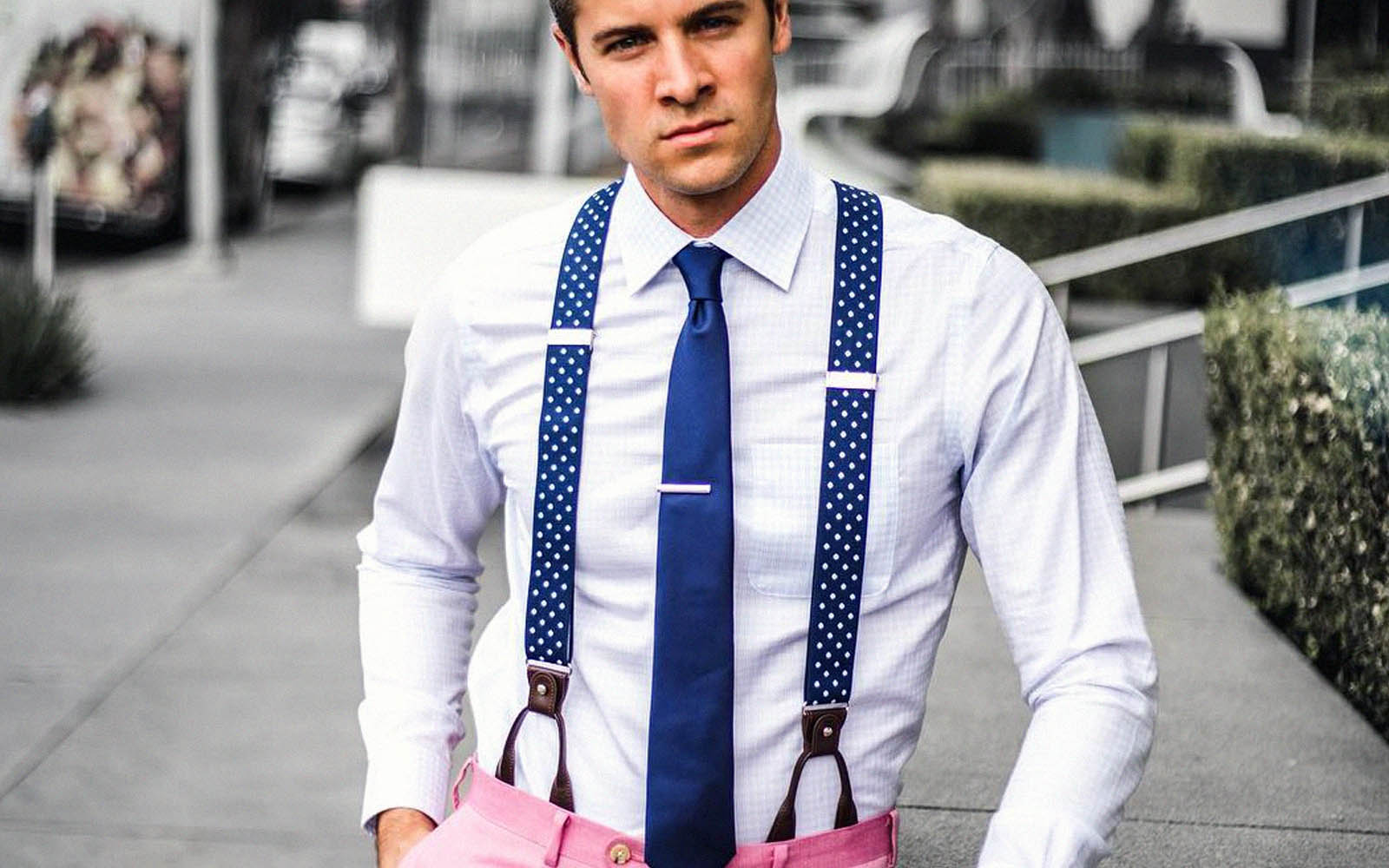 Шейный платок под мужскую рубашку: как завязать и с чем носить