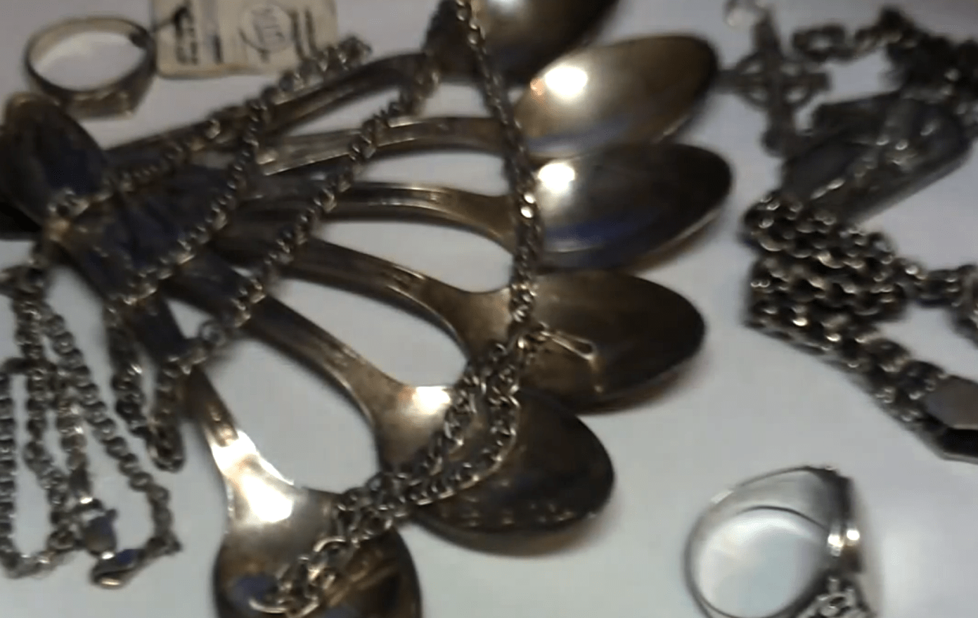 5 способов, как отбелить серебряную цепочку дома
