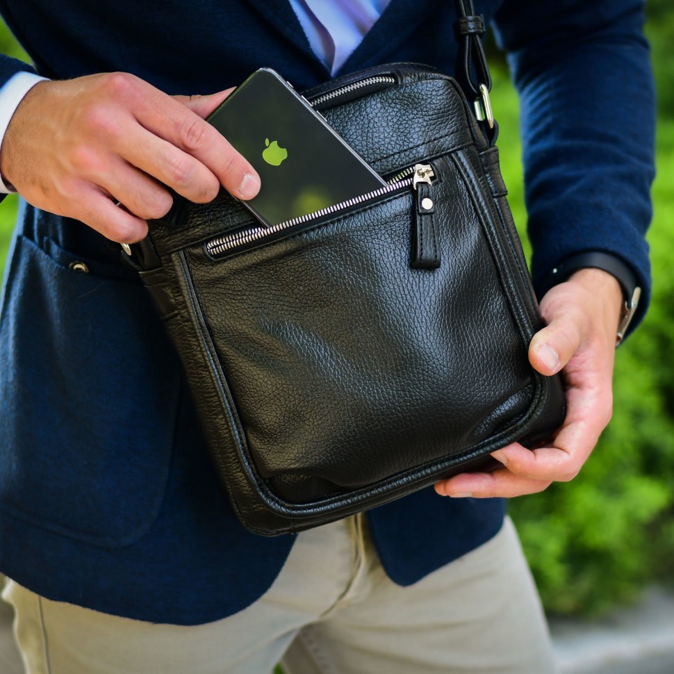 Мужская сумка-кобура – свежее стильное решение Выбрать подходящую модель кожаной сумки-портупеи через плечо поможет обзор популярных моделей