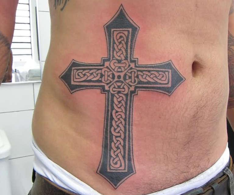 Мужские тату в виде креста на руку являются очень популярными и востребованными Какое значение у татуировок на предплечье и на других частях руки Какие эскизы пользуются спросом Что означают молящие руки с крестом и другие идеи тату