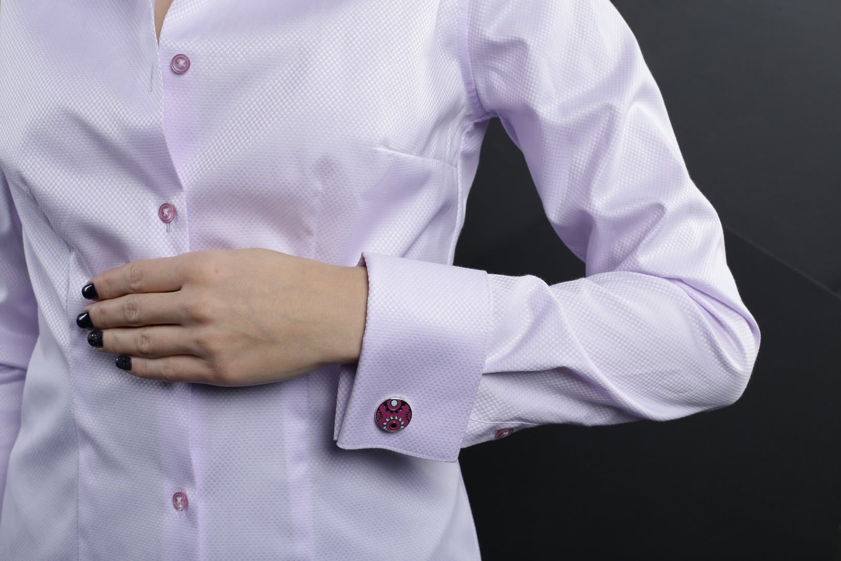 Как правильно одевать мужские запонки на рубашку: пошаговая инструкция