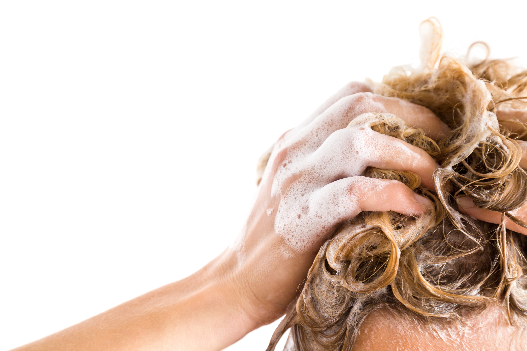 Мыть голову каждый день — можно ли: вредно или нет