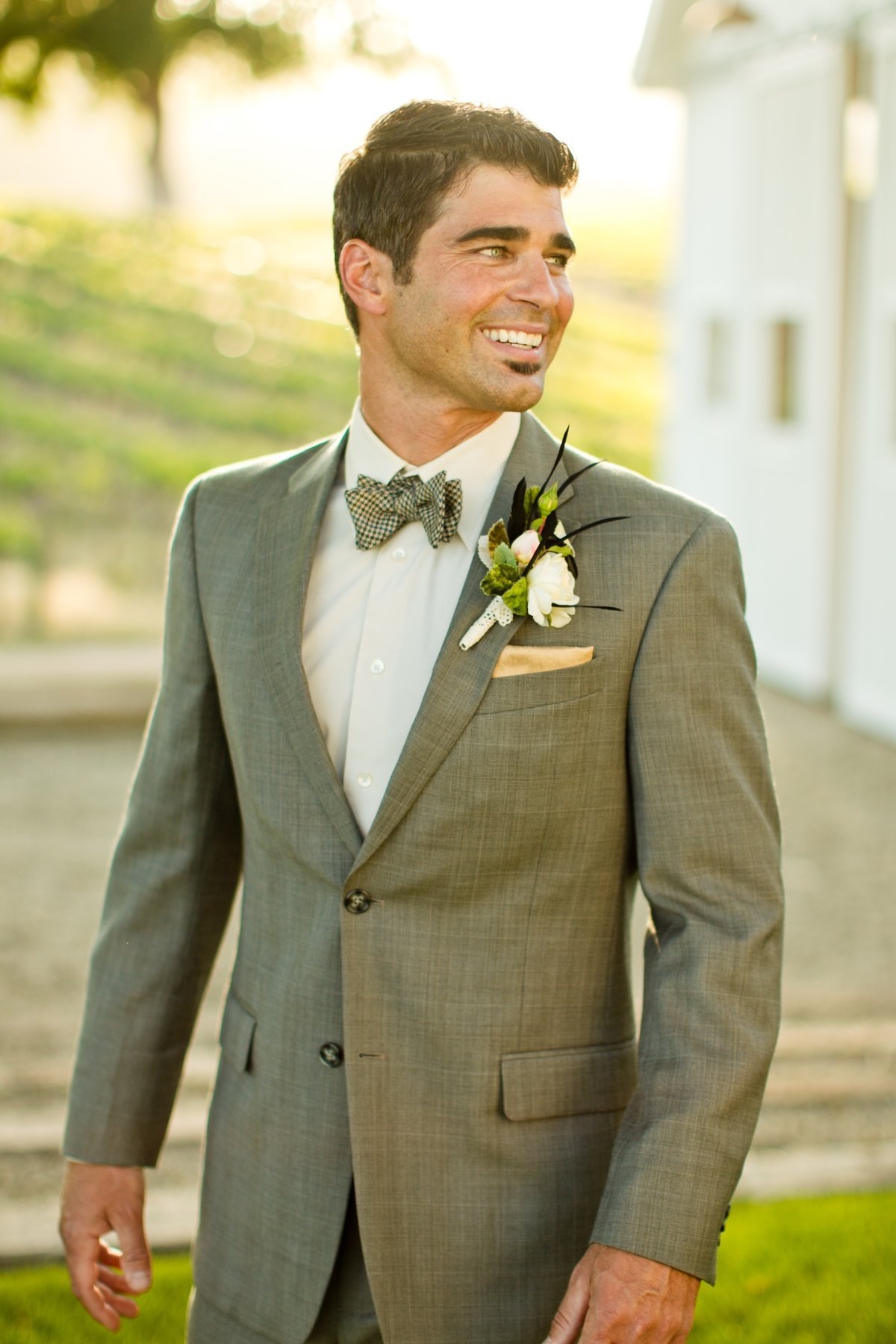 Мужской костюм на свадьбу жениху