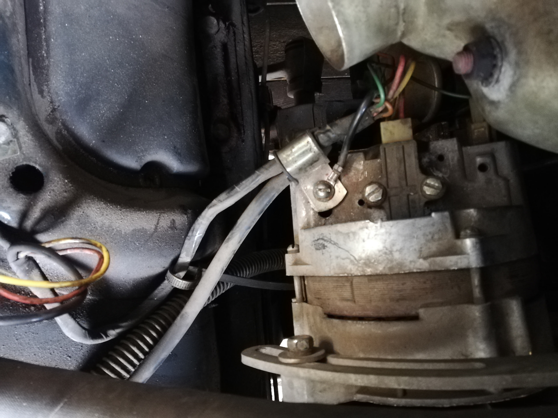Почему не идет зарядка на аккумулятор и горит лампа автомобильной акб: ремонт зарядного устройства