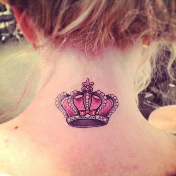 Татуировки на шее в виде короны
