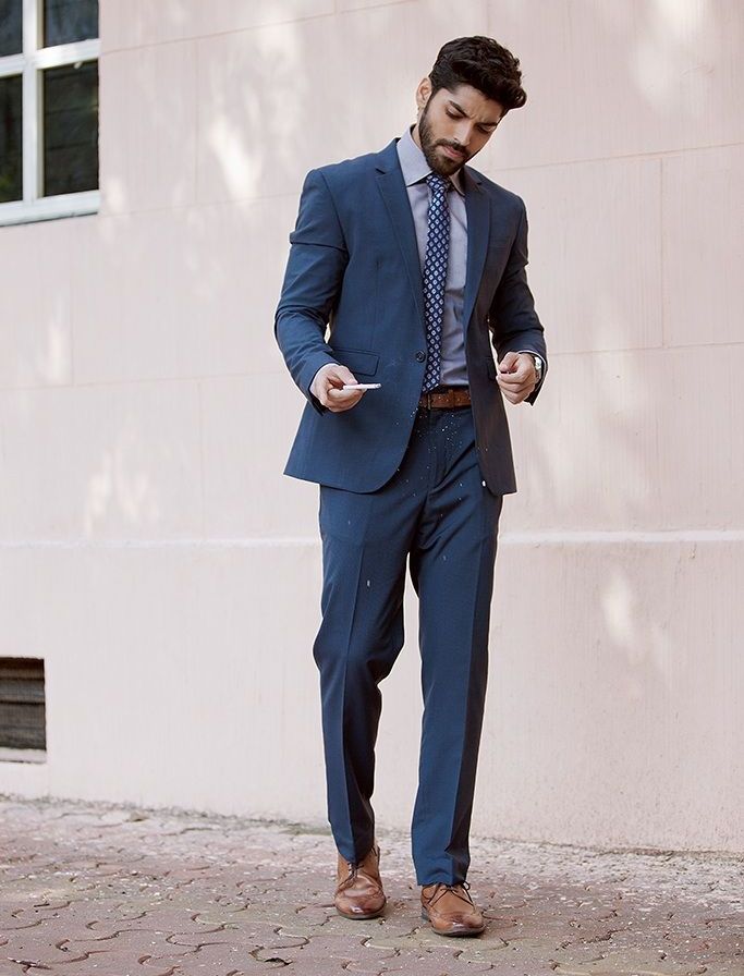 Фото синий костюм с коричневыми туфлями фото
