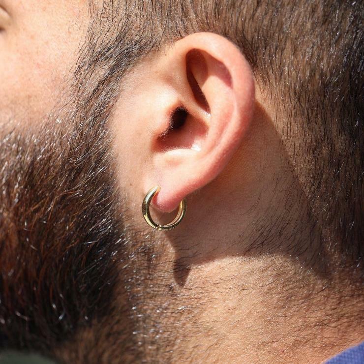 Что означает серьга в левом ухе у мужчины?
