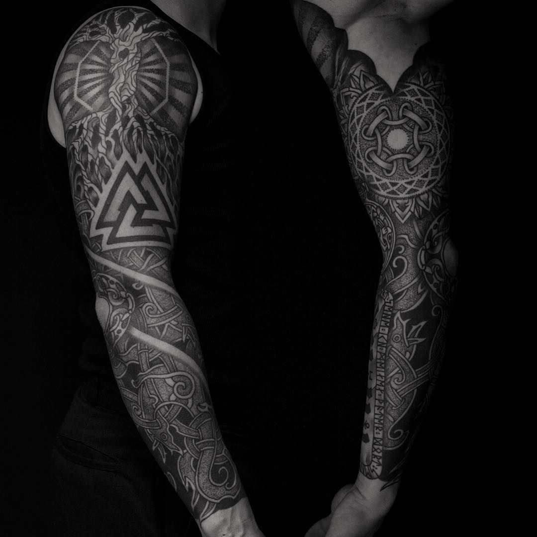 Какими бывают черно-белые тату-рукава для мужчин Какие эскизы наиболее популярны сегодня и каковы особенности нанесения таких татуировок Мужские тату в стиле реализм и других направлениях
