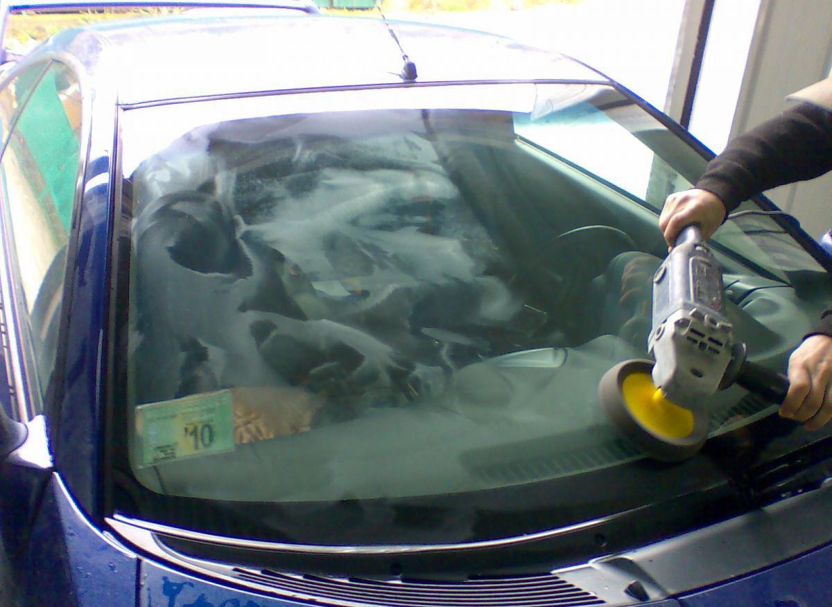 Полировка лобового стекла автомобиля от царапин
