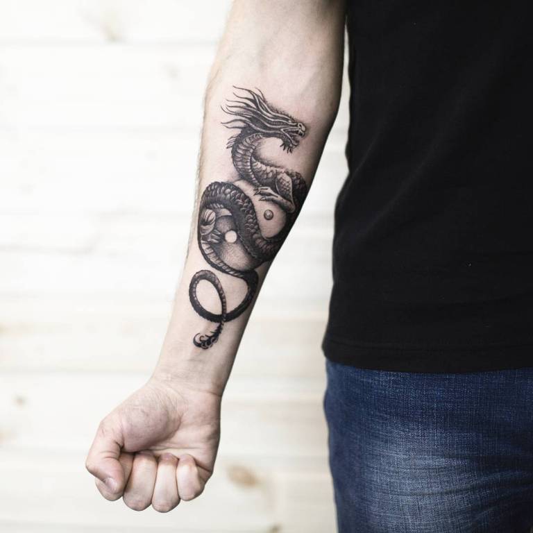 Маленькие татуировки для мужчин: 50 лучших идей