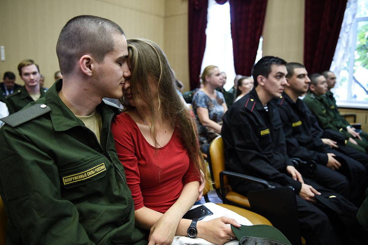 Девушки в армии: как попасть в женскую армию в россии, особенности службы женщин