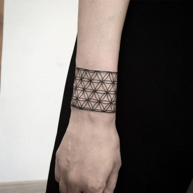 Значение татуировки в виде браслет на руке или запястье