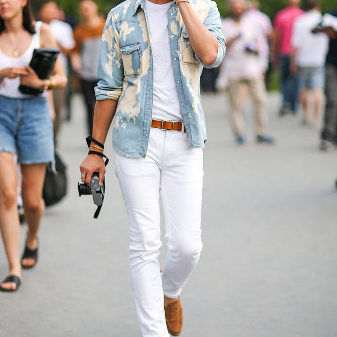 Мужчины в белых джинсах