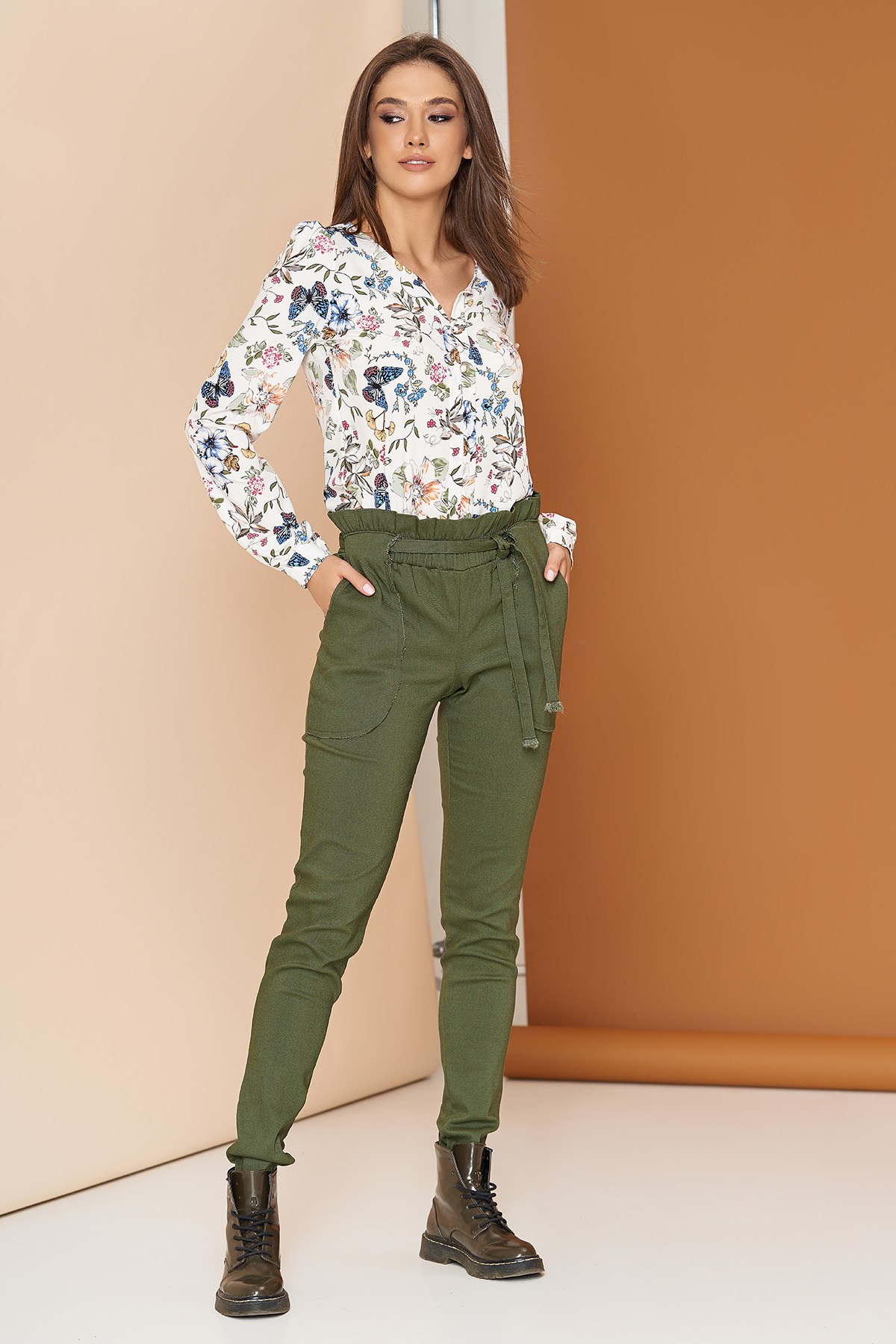 Зеленые брюки: с чем носить и как сочетать?
зеленые брюки: с чем носить и как сочетать?
