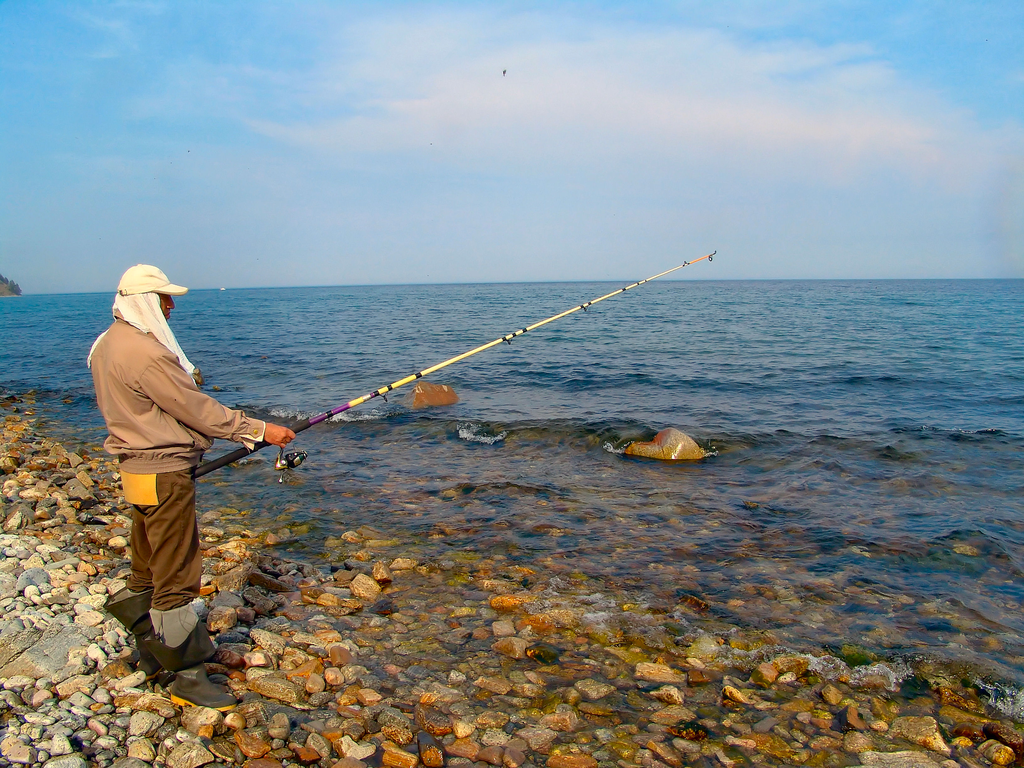 Снасти для морской рыбалки с берега - в чем разница, плюсы и минусы