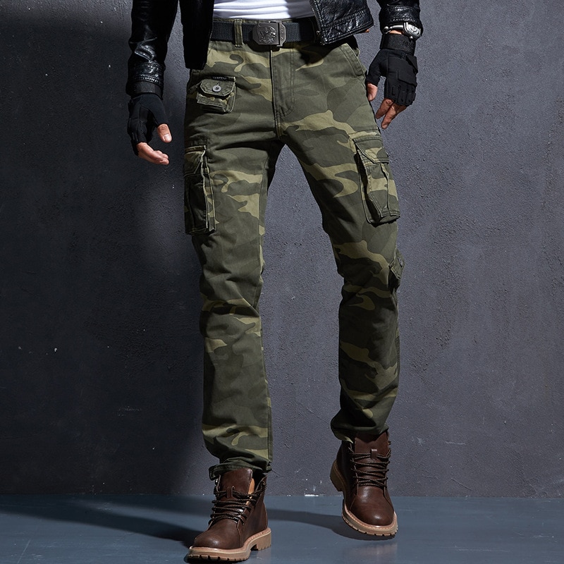 Мужские брюки в стиле милитари Каковы их основные черты и какие самые популярные разновидности  Правила выбора штанов в армейском стиле С чем сочетают штаны милитари Стильные примеры