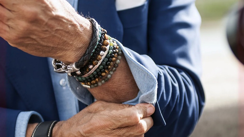 На какой руке носят браслет мужчины, советы тем, кто хочет быть в тренде