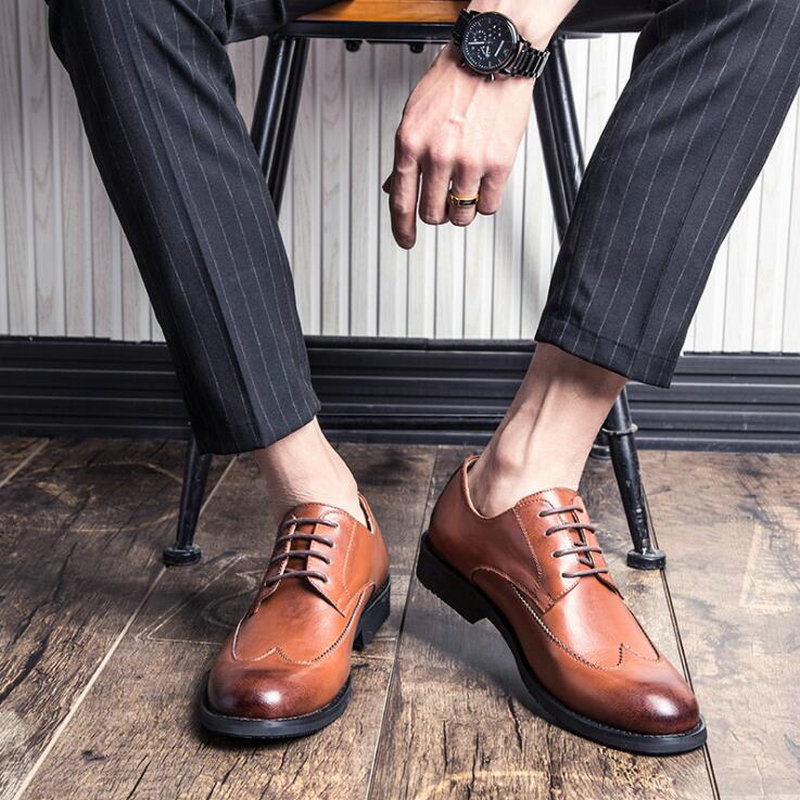 Чем хороши мужские броги С чем можно носить туфли мужчинам Рассмотрим подробный обзор высоких коричневых и черных ботинок На какие разновидности делятся броги Ознакомимся с некоторыми красивыми ансамблями