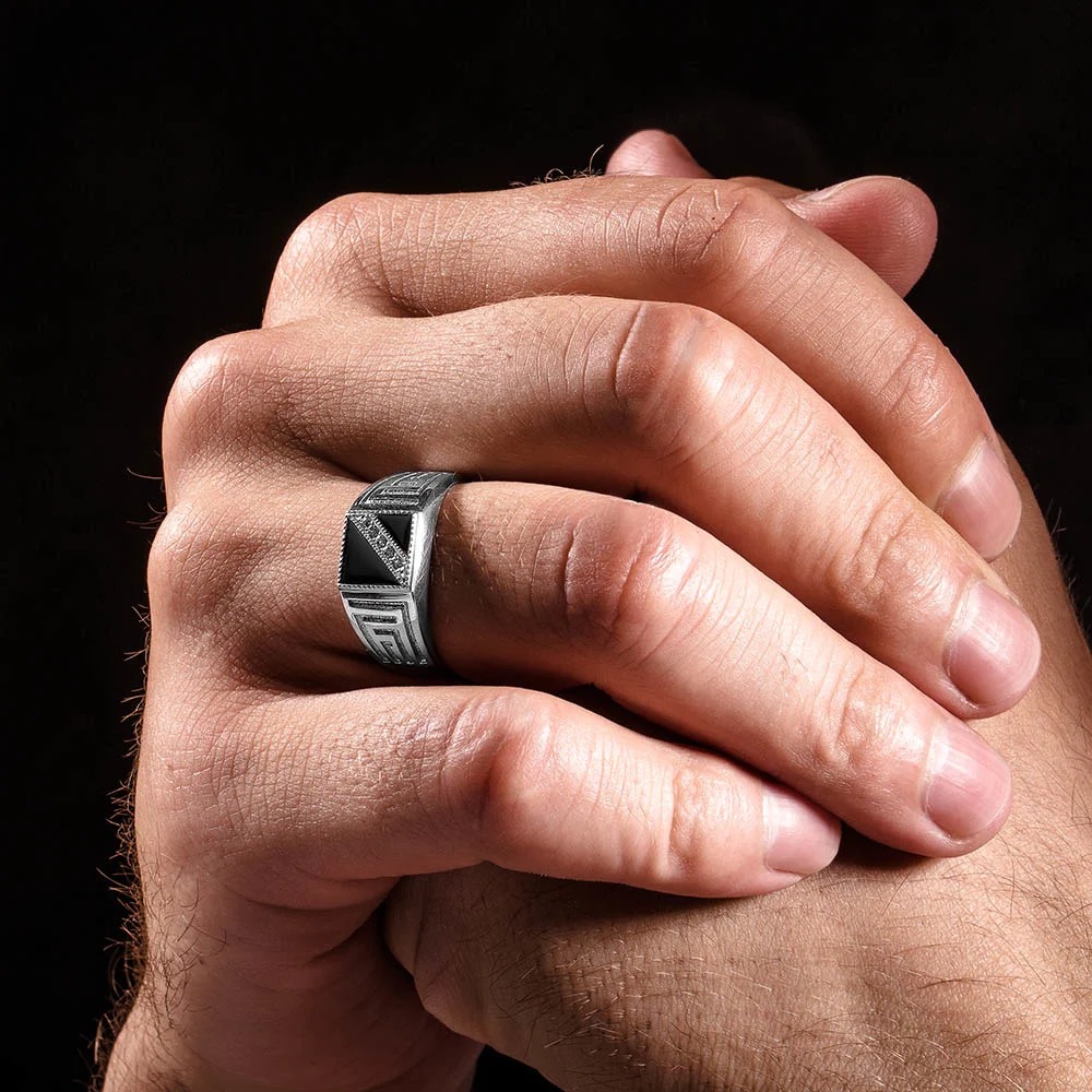 На какой палец одевают перстень мужчины? на какой палец лучше одевать