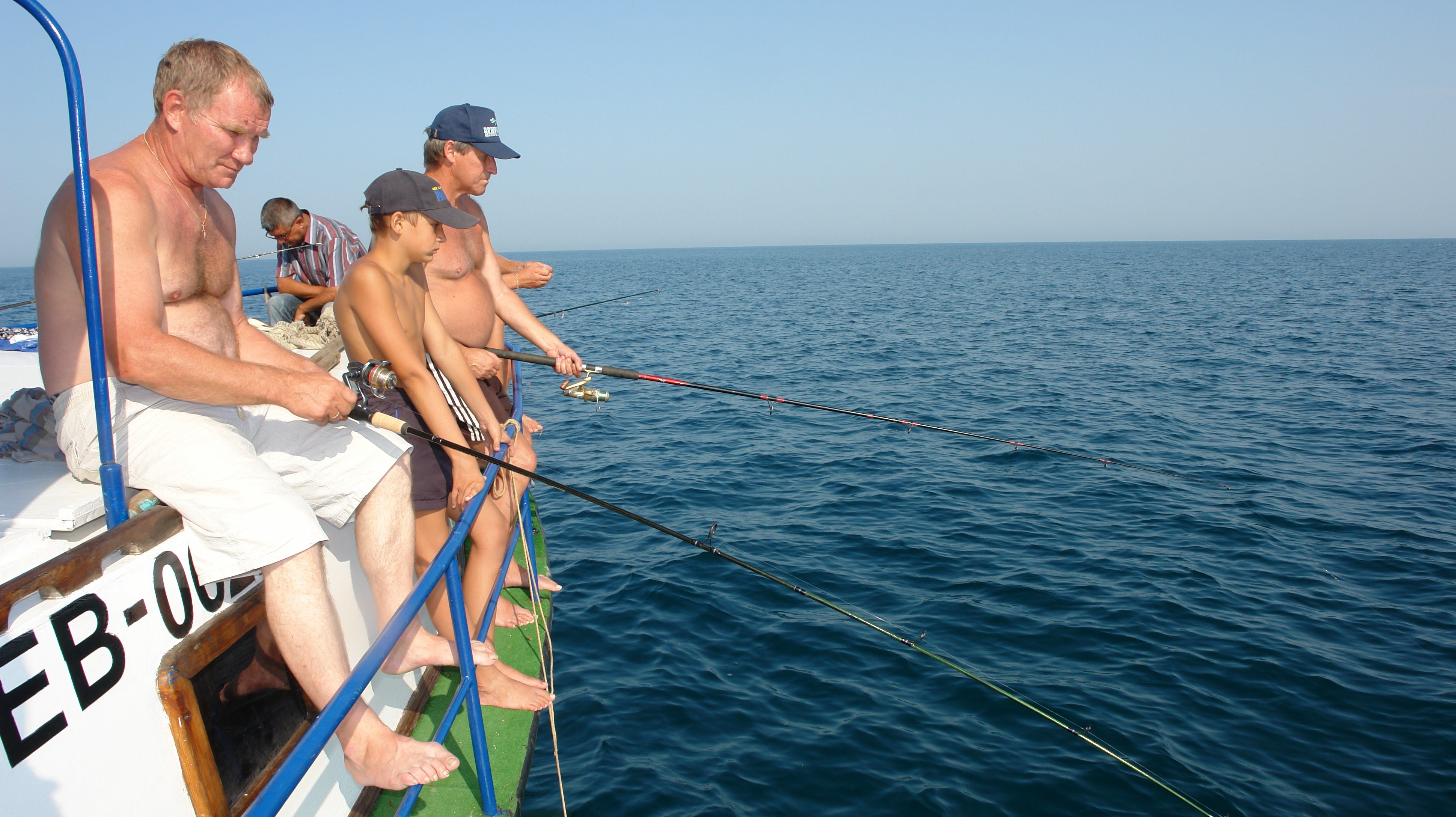Рыбалка в крыму: морская и озерная. обзор лучших мест