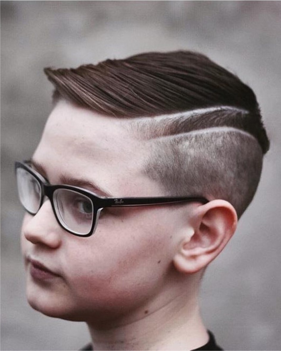 Стрижка для подростка мальчика 2024 год. Причёски для мальчиков. Подростковые мужские стрижки. Причёски для мальчиков модные. Модные подростковые стрижки.