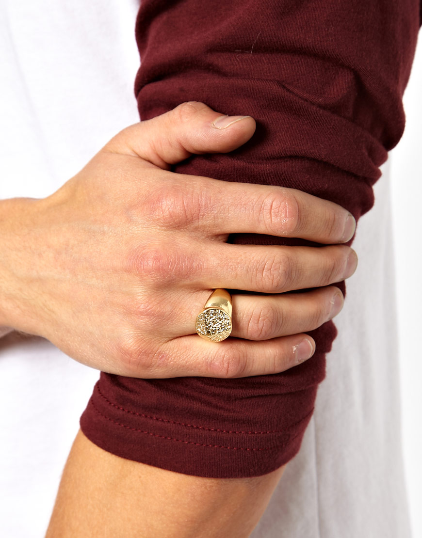 На каком пальце носят перстень мужчины?